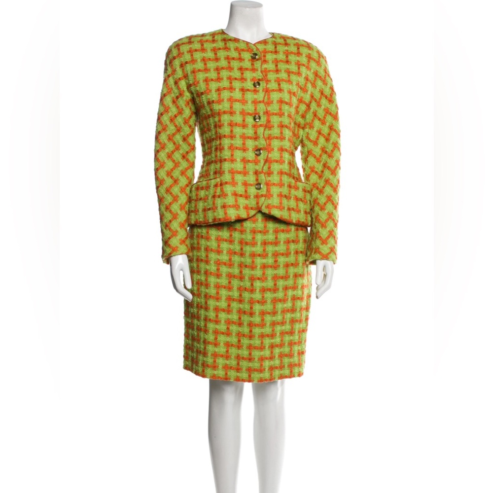 L👀king for this Ungaro Paris suit. DO NOT BUY!